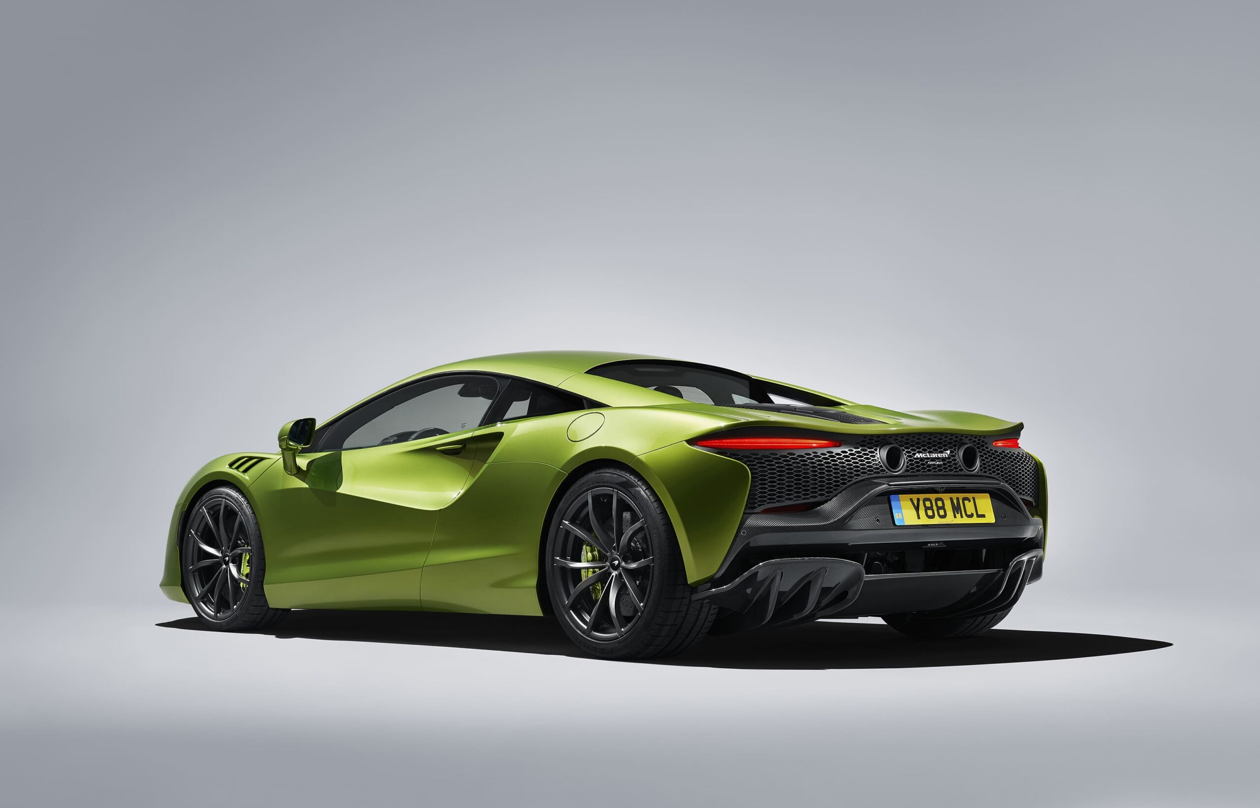 Green McLaren Artura 2023