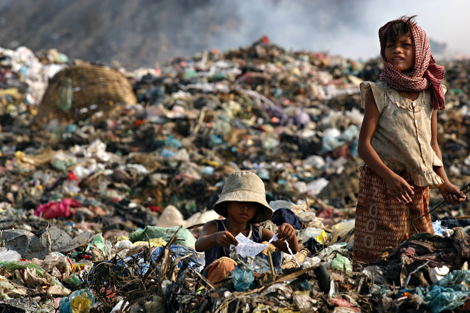 kids working in garbage in Cambodia