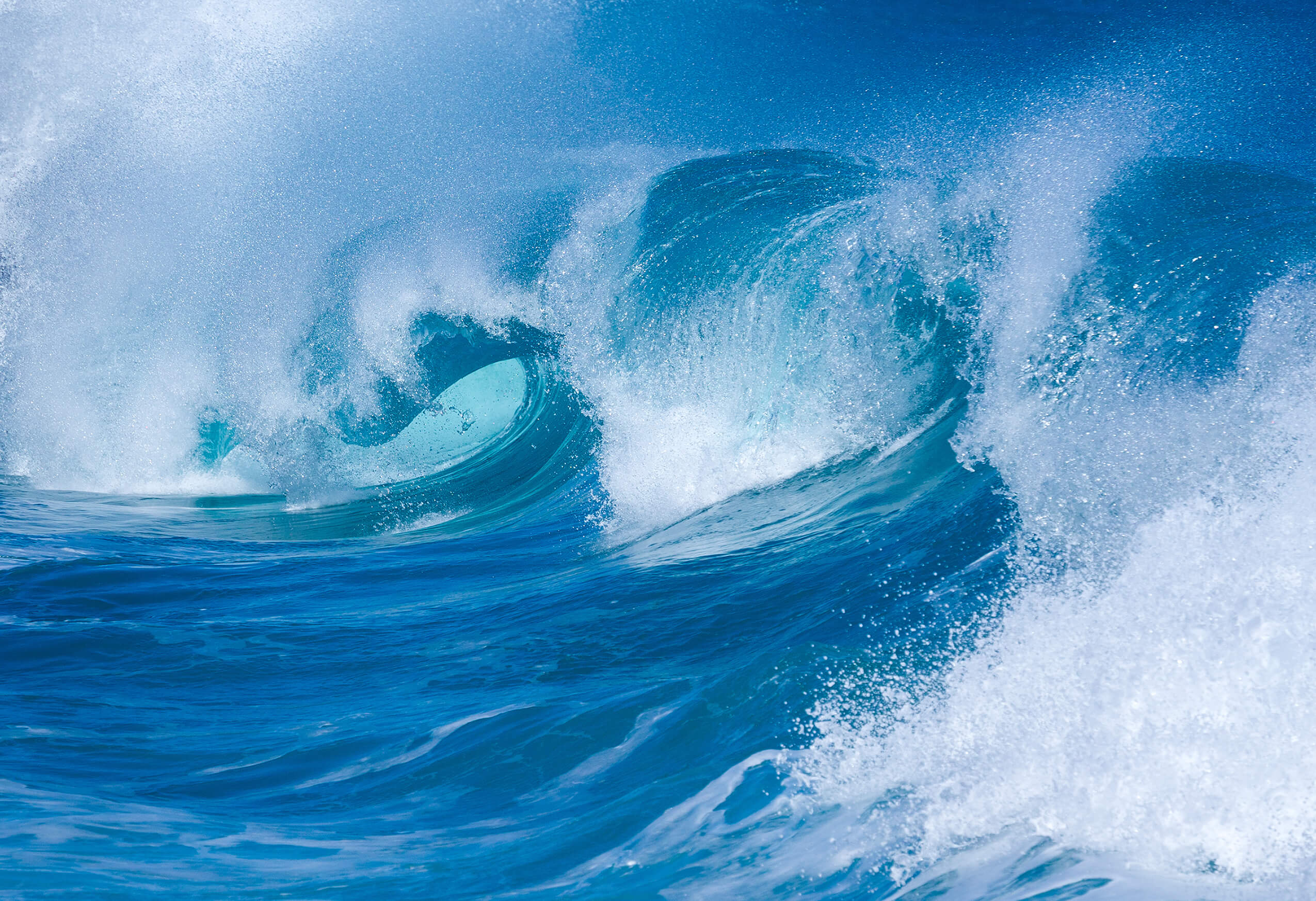 powerful waves crash